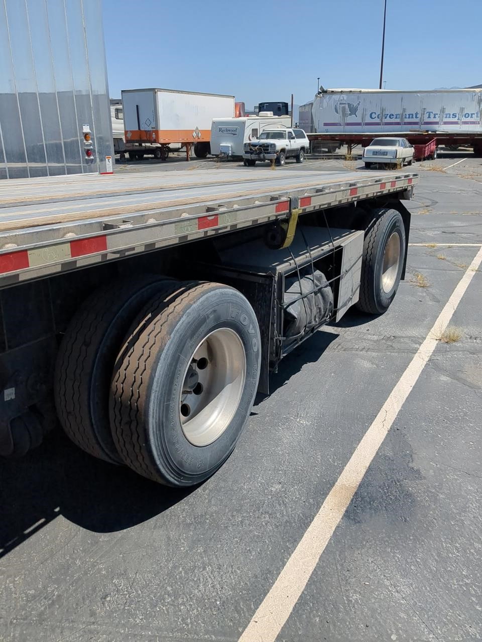 2016 GREAT DANE FLATBED - image 2 of 5